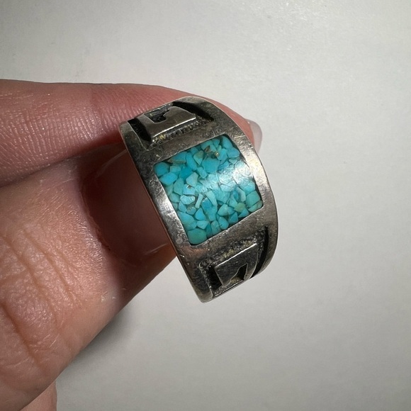 Vintage Inlaid Turquoise and Sterling Silver Ring - Picture 2 of 14